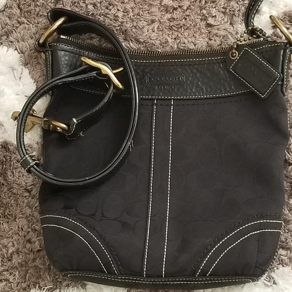 Coach signature blk canvas crossbody shoulder bag